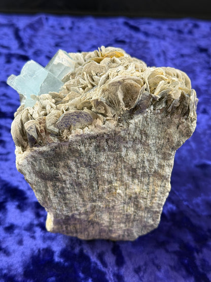 Aquamarine on Muscovite on Granite #001