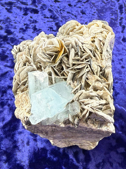 Aquamarine on Muscovite on Granite #001