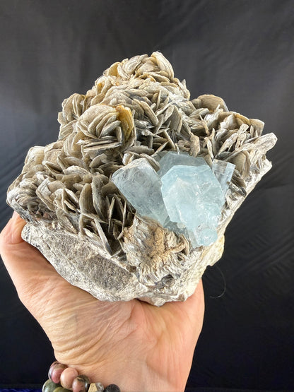 Aquamarine on Muscovite on Granite #001