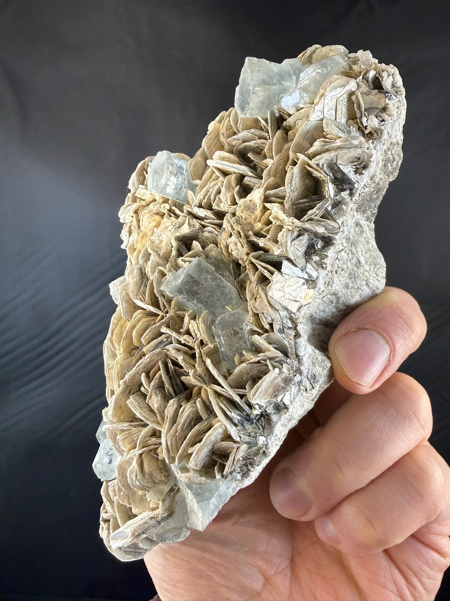 Aquamarine on Muscovite on Granite #002