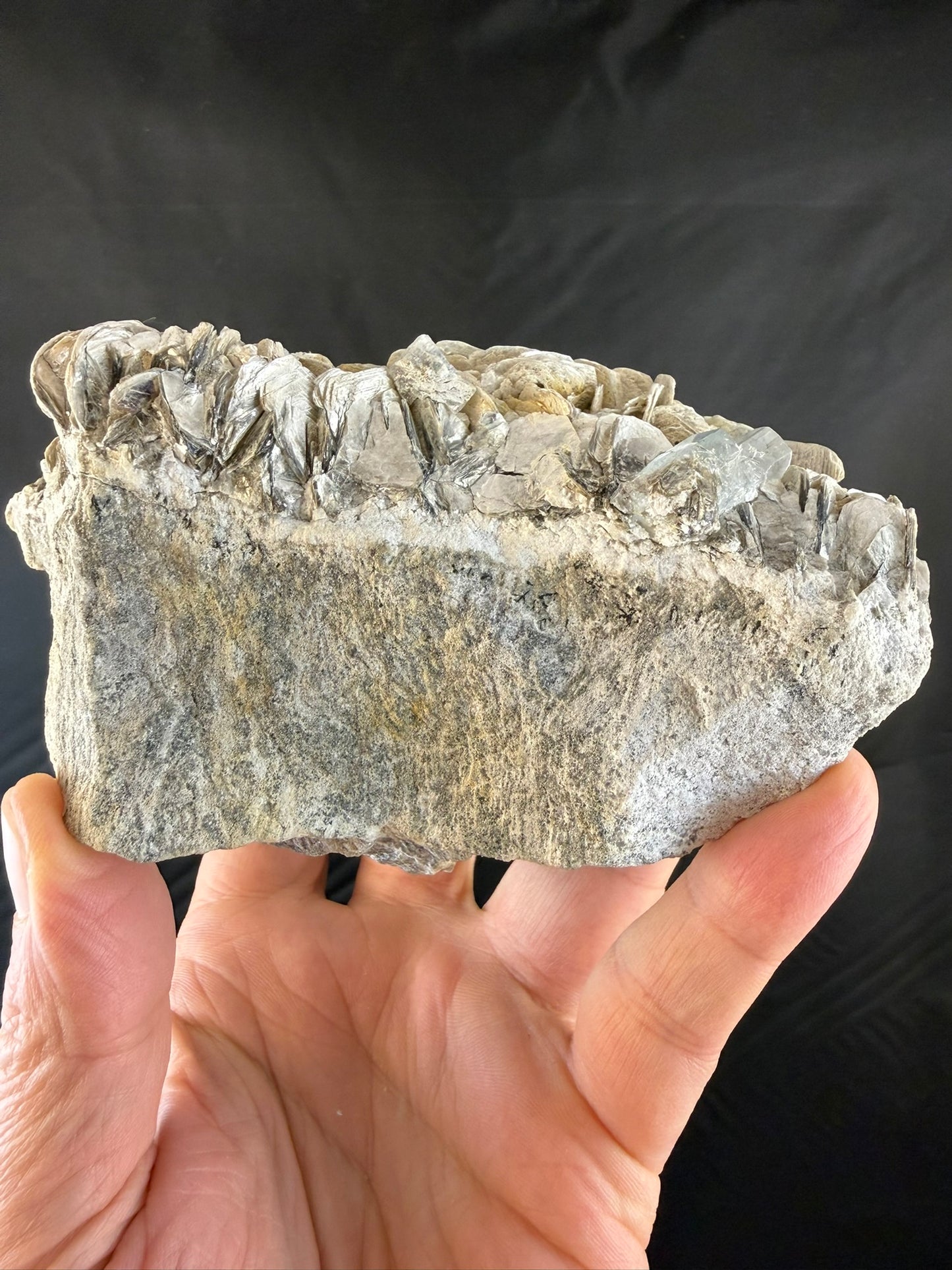 Aquamarine on Muscovite on Granite #002